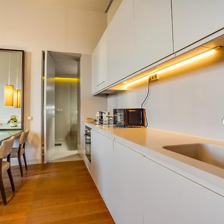 8 Building Serviced By The River * Lizbona