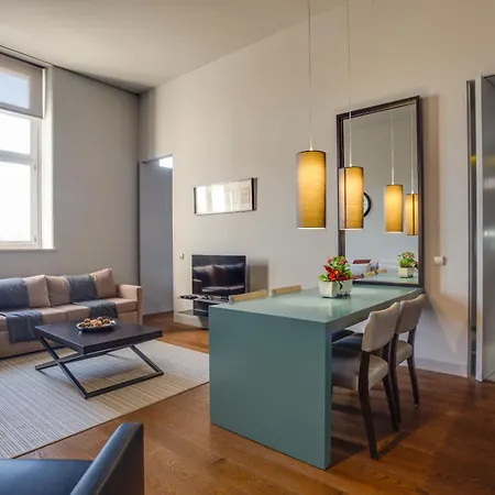 Apartament 8 Building Serviced By The River