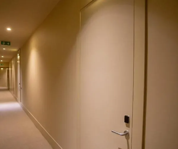 8 Building Serviced By The River *