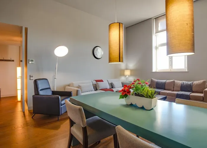 8 Building Serviced By The River *