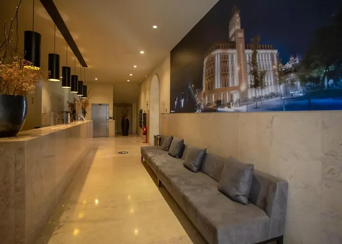 8 Building Serviced By The River *