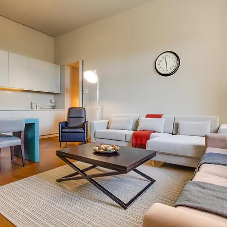 Apartman 8 Building Serviced By The River