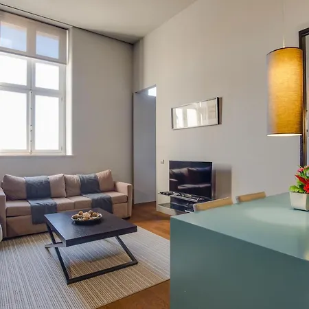 8 Building Serviced By The River Appartamento Lisbona